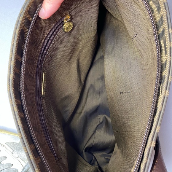 Vintage Fendi bag - Picture 8 of 10